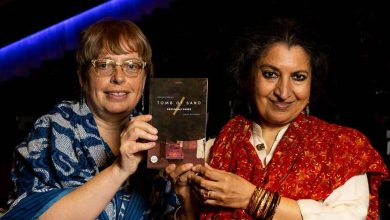 Photo of मैनपुरी की इस लेखिका ने अन्तर्राष्ट्रीय बुकर पुरस्कार जीतकर रचा है इतिहास