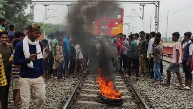 Photo of अग्निपथ की आग से यात्रियों को लगा बड़ा झटका, रेलवे ने किया इतनी ट्रेनों को रद्द करने का ऐलान