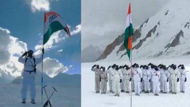 Photo of दुनिया के सबसे ऊंचे रणक्षेत्र में लहराया तिरंगा, भारतीय सेना के जवानों ने सियाचिन ग्लेशियर पर किया झंडारोहण