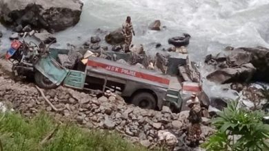 Photo of Jammu Kashmir: ITBP के जवानों से भरी बस नदी में गिरी, 7 जवान शहीद, बचाव कार्य जारी