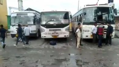 Photo of उत्तराखंड : बदहाली की मार झेल रहा टनकपुर बस स्टेशन, यात्रियों के साथ स्टॉफ को जल भराव के कारण काफी परेशानी