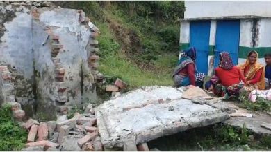 Photo of चम्पावत : अचानक से गिरी प्राथमिक विद्यालय की छत, नीचे दबकर 1 छात्र की मौत, 5 बच्चे हुए घायल