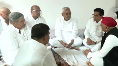 Photo of इटावा: CM नीतीश कुमार पहुंचे सैफई, नेताजी को दी श्रद्धांजलि, अखिलेश यादव से की मुलाकात