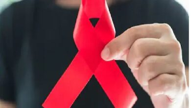 Photo of World Aids Day: फ्लू जैसा होता है लक्षण, एचआईवी से एड्स होने में लगता है समय, ये करें उपाय