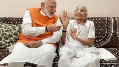 Photo of PM मोदी की मां हीराबेन का 100 साल की उम्र में निधन, अहमदाबाद के यूएन अस्पताल में ली अंतिम सांस