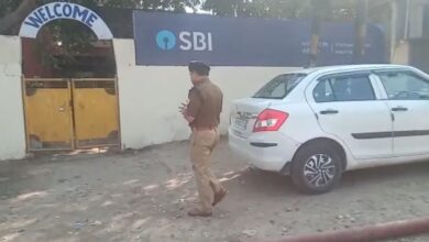 Photo of Kanpur :  चोरों के हौसले बुलंद, सुरंग बना SBI बैंक से लूट ले गए लाखों का सोना, पुलिस जाँच पड़ताल में जुटी