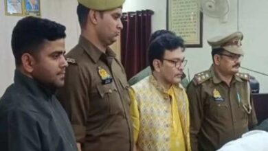 Photo of UP: कानपुर में 4 बांग्लादेशी नागरिक गिरफ्तार, दो-दो पासपोर्ट और कई आधार कार्ड मिले