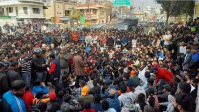 Photo of Uttarakhand: भर्ती में हो रहे घोटालों पर छात्रों का फूटा गुस्सा, बड़ी संख्यां मे छात्र कर रहे प्रदर्शन