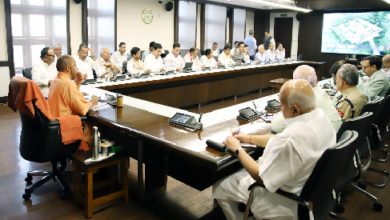Photo of सीएम योगी ने मंत्रियों व अधिकारियों साथ की बैठक, अयोध्या, वाराणसी में संचालित विकास योजनाओं की ली जानकारी
