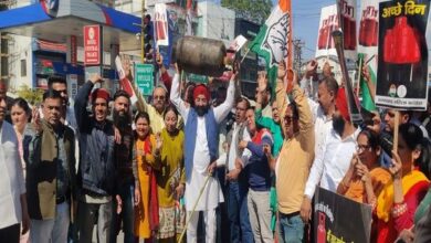 Photo of Uttarakhand: महंगाई के विरोध में कांग्रेस का केंद्र सरकार के खिलाफ हल्ला बोल, प्रदेशभर में किया जोरदार प्रदर्शन