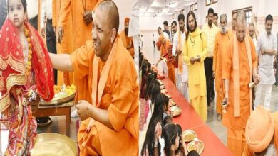 Photo of Gorakhpur: CM योगी ने किया कन्या पूजन, कन्याओं के पखारे पैर और चुनरी भेंट कर कराया भोजन