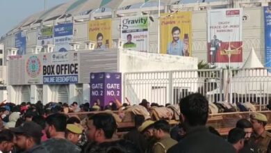 Photo of लखनऊ में IPL की धूम, टिकट के लिए इकाना के बाहर उमड़ी लोगों की भीड़, देखें दृश्य!