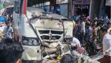 Photo of दर्दनाक सड़क हादसा, पटरी दुकानदारों पर चढ़ गई रोडवेज बस, 3 लोगों की मौत