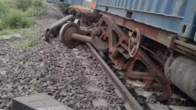 Photo of डीडीयू जंक्शन और गया के बीच मालगाड़ी पटरी से उतरी, ठप हुआ नई दिल्ली-हाबड़ा रूट पर रेल परिचालन