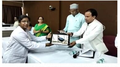 Photo of Haldwani : हल्द्वानी मेडिकल कालेज में 21 असिस्टेंट प्रोफेसर की नियुक्ति, शिक्षा मंत्री धन सिंह रावत ने सौंपे नियुक्ति पत्र
