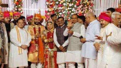 Photo of केंद्रीयमंत्री नरेंद्र सिंह तोमर की बेटी की शादी बनी चर्चा का विषय, कई प्रदेशों के सीएम-मंत्री और VVIP हुए शामिल