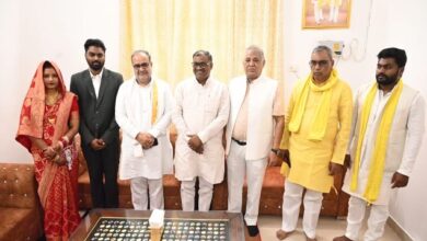 Photo of ओपी राजभर के घर बीजेपी सहित विपक्ष के नेताओं का जमावड़ा, अरुण और निकिता की चारों तरफ चर्चा