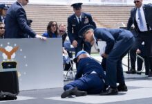 Photo of अमेरिकी वायु सेना अकादमी में समारोह के दौरान मुँह के बल गिरे राष्ट्रपति जो बिडेन, देखें वीडियो !