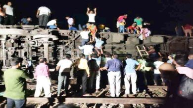 Photo of बालासोर ट्रेन हादसा; रेल मंत्रालय ने जारी किए हेल्पलाइन नंबर, परिजन कॉल करके जान सकते हैं हाल