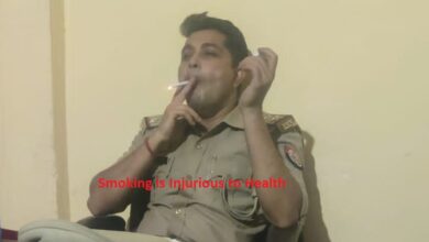 Photo of नशेबाज दारोगा से इलाका हलकान, पुलिस चौकी को बनाया नशे का अड्डा, सिगरेट पीते फोटो वायरल