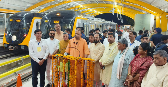 Photo of मुख्यमंत्री योगी आदित्यनाथ ने आगरा में जनसभा को किया संबोधित ,बोले मेट्रो की 8 ट्रेन पहुची आगरा ,6 शहरों में मेट्रो हुई संचालित