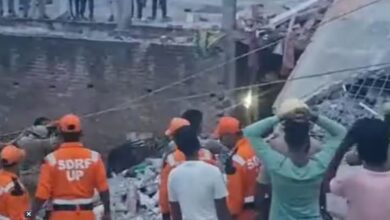 Photo of बाराबंकी में गिरी 3 मंजिला इमारत, दो लोगों की मौत, 12 घायल