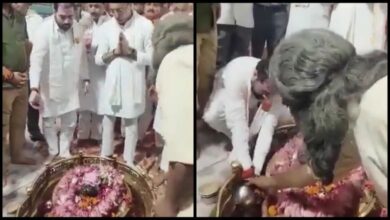 Photo of UP: मंत्री के शिवलिंग पर हाथ धाने के वायरल वीडियो पर सियासी तूफान, सुनिए क्या बोले BJP-SP प्रवक्ता ?