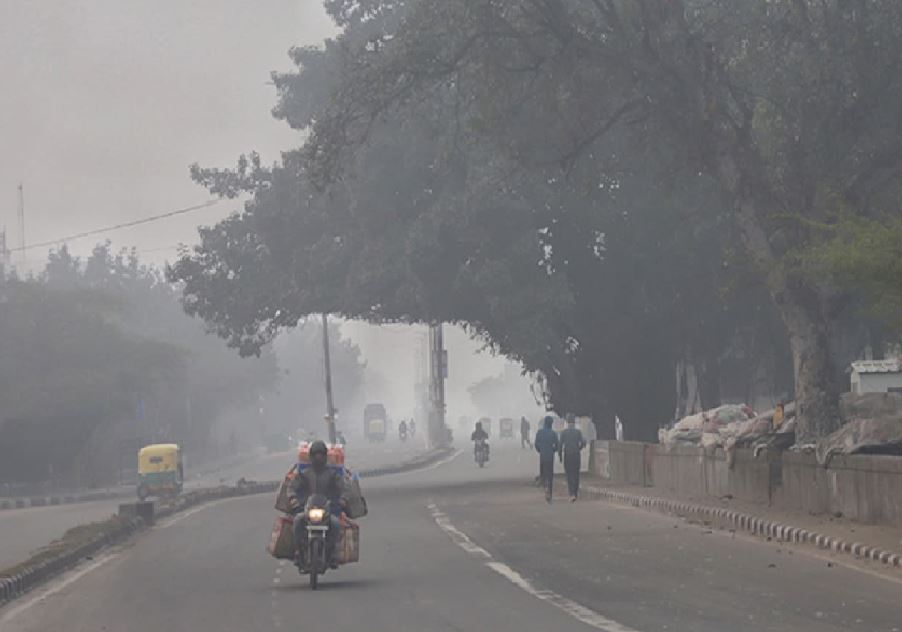 Weather Update Today : दिल्ली और यूपी समेत कई राज्यों में कड़ाके की ठंड का कहर , 16 जनवरी तक छाया रहेगा घना कोहरा 4 नए साल की शुरुआत कड़ाके की ठंड के साथ ...