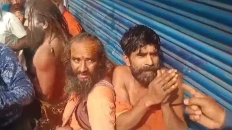 पश्चिम बंगाल में यूपी के साधुओं के साथ मारपीट, पुलिस ने बचाई जान