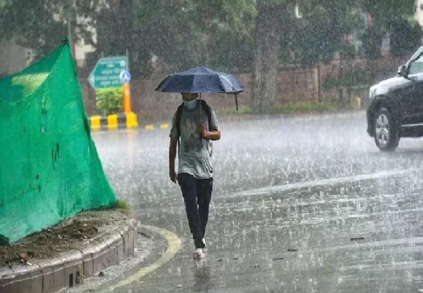 यूपी में मानसून ले सकता है रौद्र रूप, नोएडा से वाराणसी तक भारी बारिश का अलर्ट, 50 KM की रफ्तार से चलेंगी हवाएं