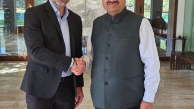 Photo of गौतम अडानी से मिलें उबर CEO खोसरोशाही, साथ काम करने की जताई इच्छा