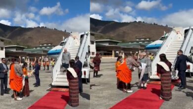 Photo of Bhutan Visits: भूटान पहुंचे PM Modi, प्रधानमंत्री शेरिंग टोबगे ने किया गर्मजोशी से स्वागत,वीडियो वायरल