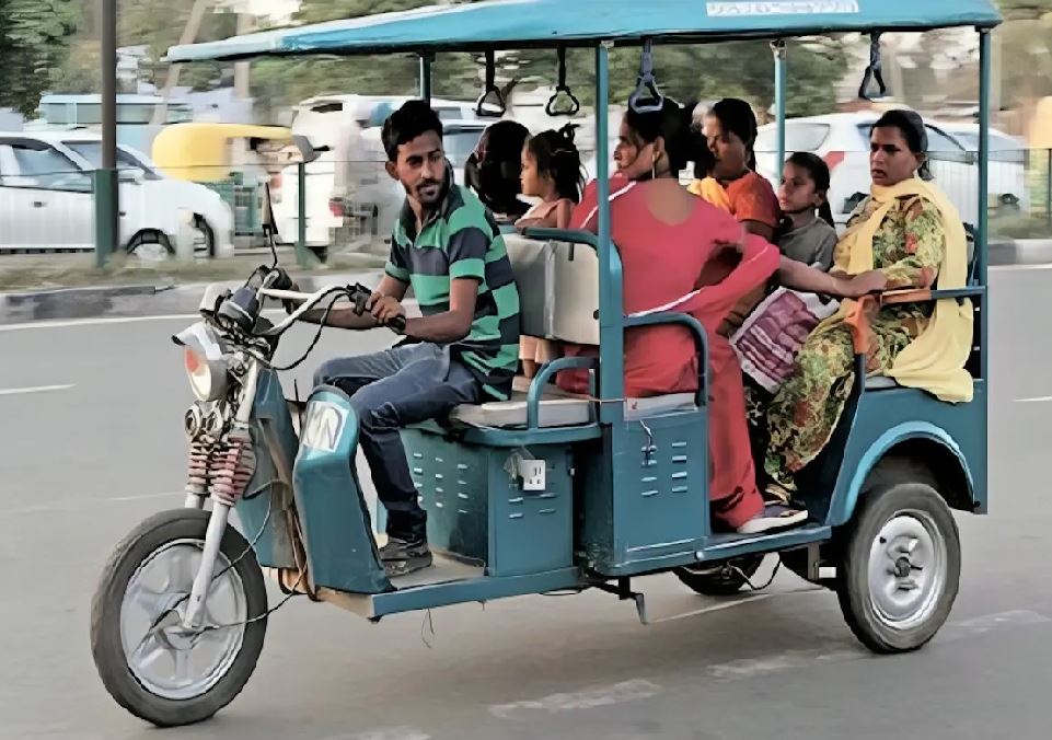 ई-रिक्शा चालक ध्यान दें! नहीं तो होगी बड़ी कार्रवाई, यातायात पुलिस ने दी 8  जुलाई तक की मोहलत