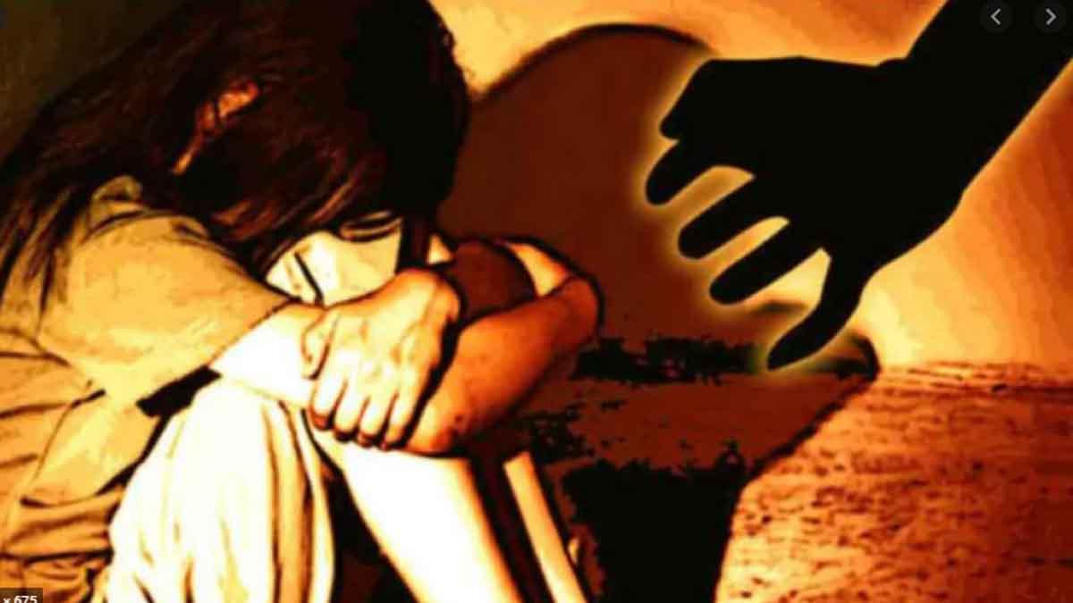 UP: महोबा में दुर्गा पूजा में गई युवती का अपहरण कर गैंगरेप, आरोपी गिरफ्तार - uttar pradesh Returning from Navratri event 19 year old woman gang raped - AajTak