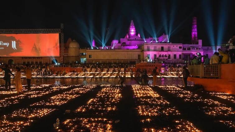 Ayodhya deepotsav 2024 after ram mandir inauguration 25 lakh lamps will be lit ann Ayodhya में प्राण प्रतिष्ठा के बाद पहला दीपोत्सव होगा भव्य, 25 लाख दीये जलेंगे, बनेगा नया रिकॉर्ड