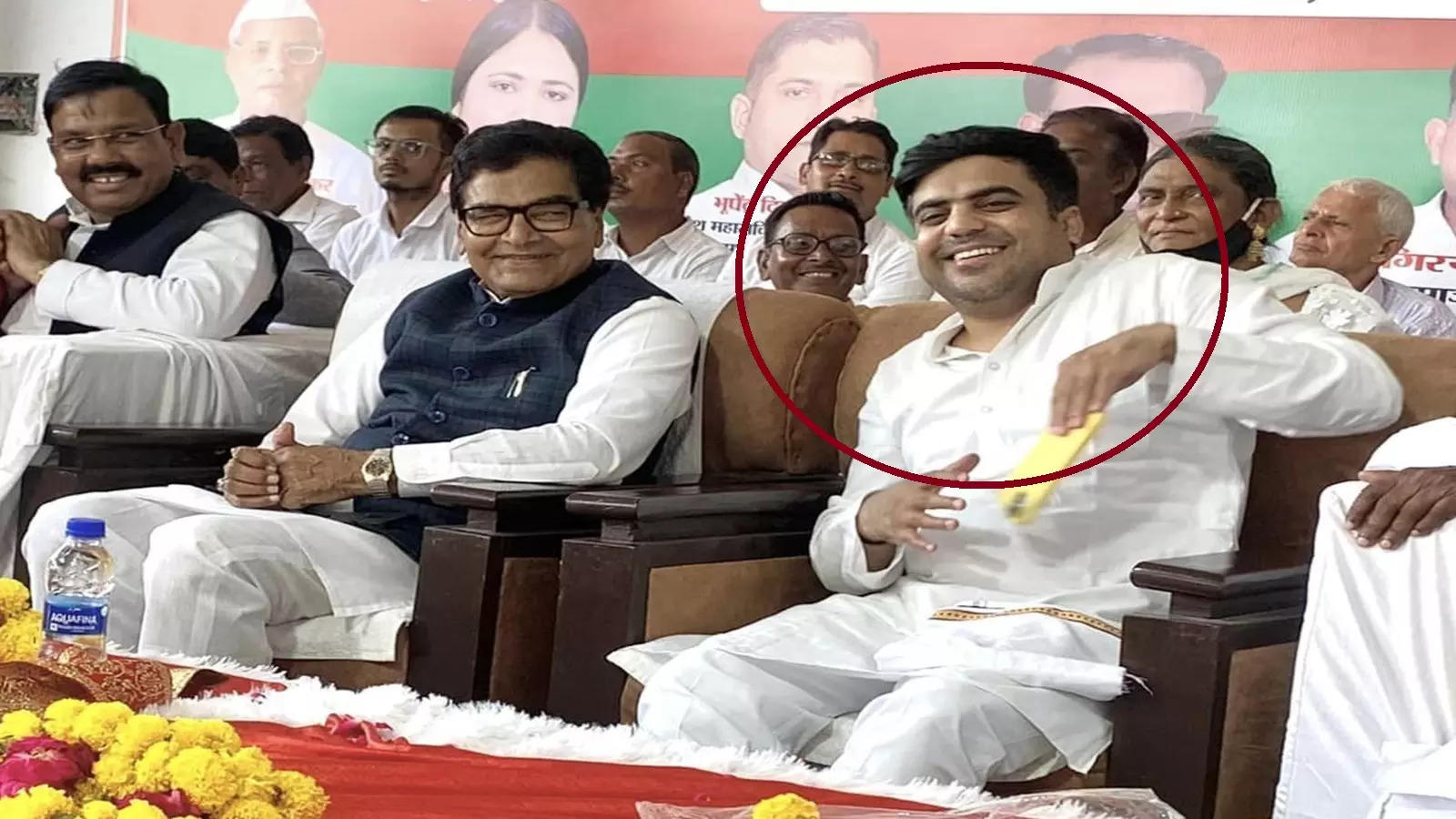 Tej Pratap Singh Yadav Karhal Seat,मैनपुरी की करहल से उपचुनाव लड़ेंगे तेज  प्रताप यादव, अखिलेश ने सौंपा 'उत्तराधिकार' - tej pratap will contest karhal  assembly by election of mainpuri ...