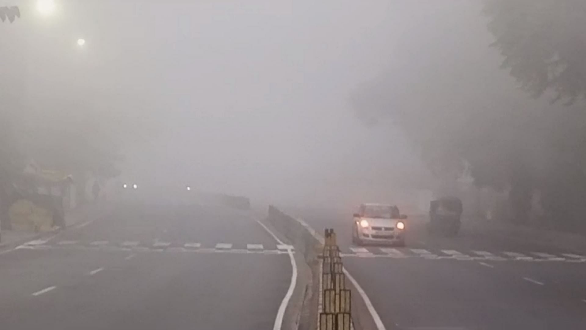 Weather Changes Continue In Lucknow And Nearby Districts. - Amar Ujala Hindi News Live - Up News:राजधानी लखनऊ में ठंड ने दी दस्तक, सुबह छाया घना कोहरा, नजदीकी जिलों में भी कोहरे