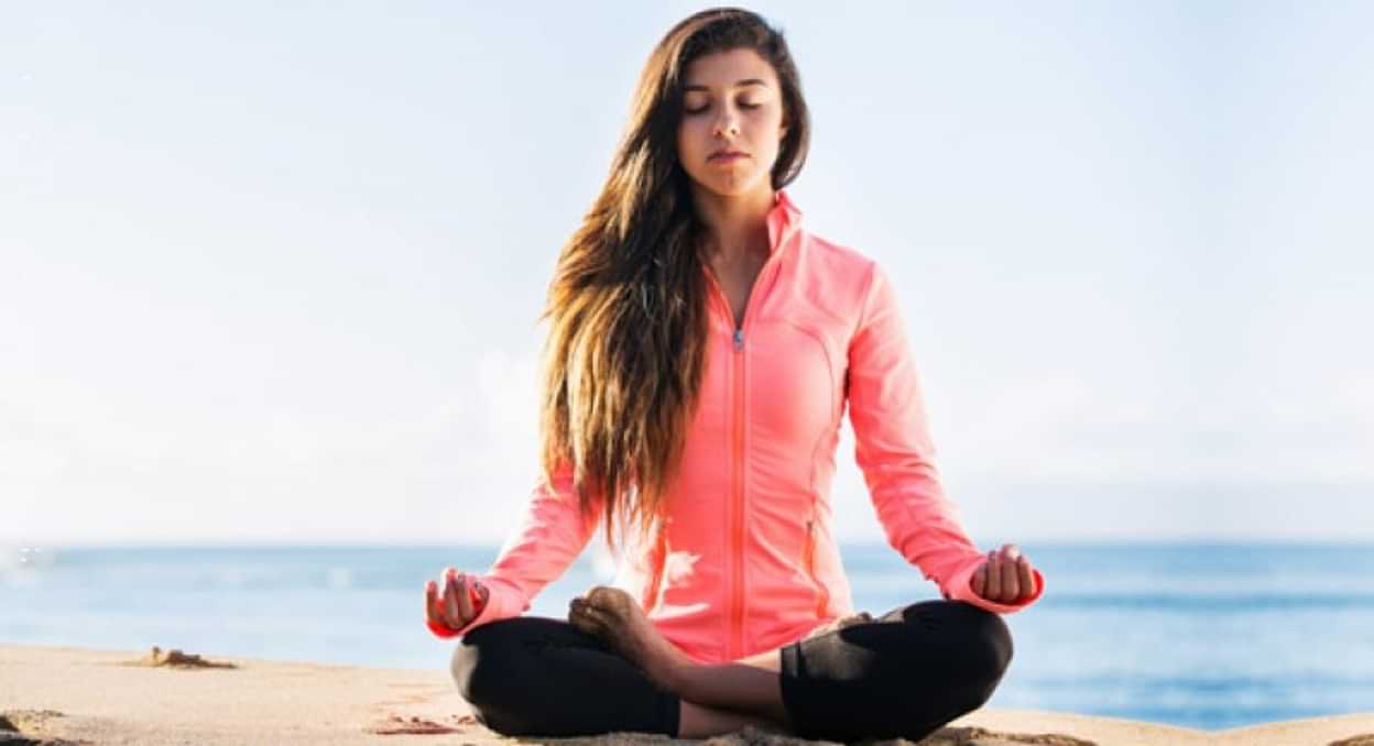 For Mental Peace Do This Yoga Everyday In Hindi - Amar Ujala Hindi News Live - दिमागी शांति के लिए सुबह उठते ही करें ये योग, पूरा दिन बीतेगा अच्छा