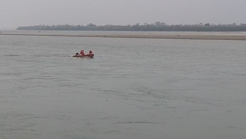 बहराइच: कौड़ियाला नदी में नाव पलटने से 8 लोग लापता, खोज जारी