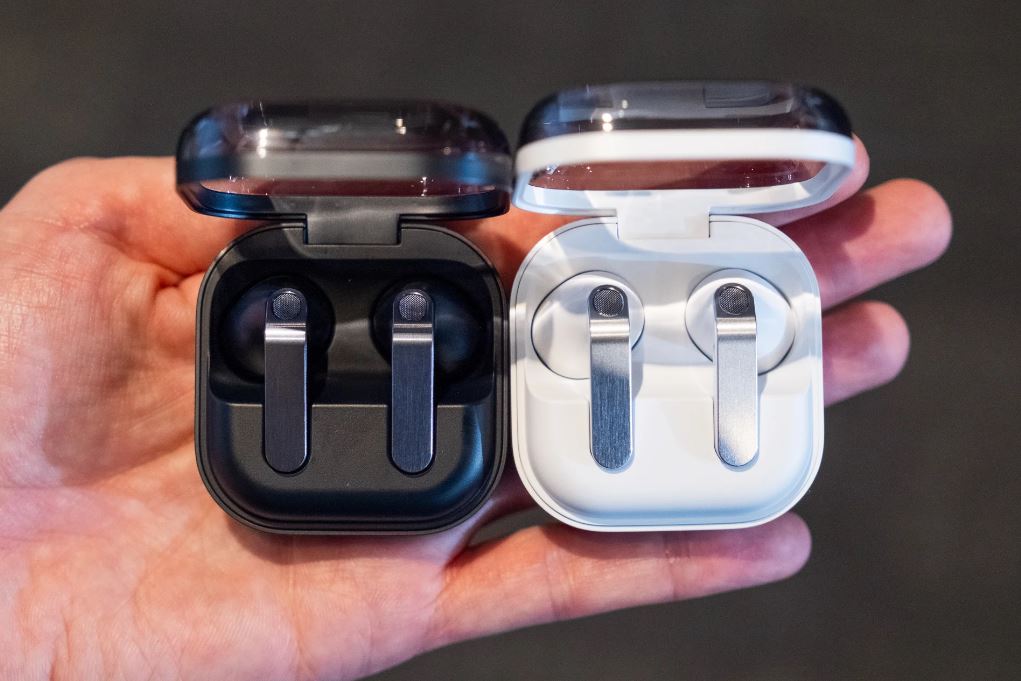 Samsung ने लॉन्च किए AI-पावर्ड Galaxy Buds4 Pro और Buds4, जानें कीमत और खास फीचर्स