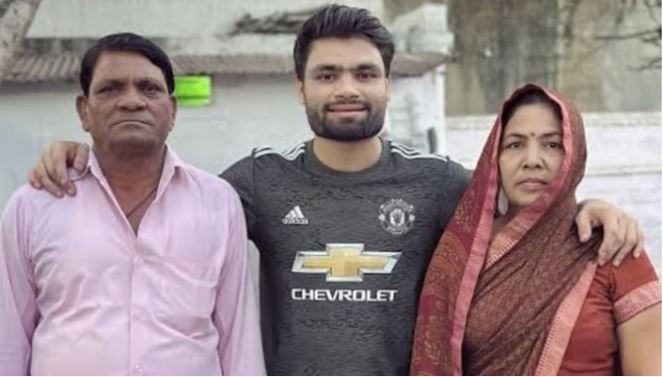 रिंकू सिंह के लिए एक और संकट, फेसबुक आईडी हैक के बाद बिगड़ी पिता की तबीयत, नोएडा रेफर!