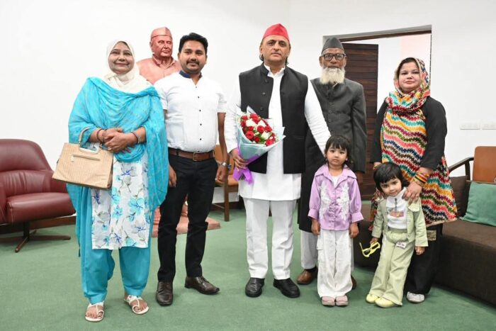 सोशल मीडिया पर वायरल हुई मरियम हाशमी से अखिलेश यादव ने की मुलाकात