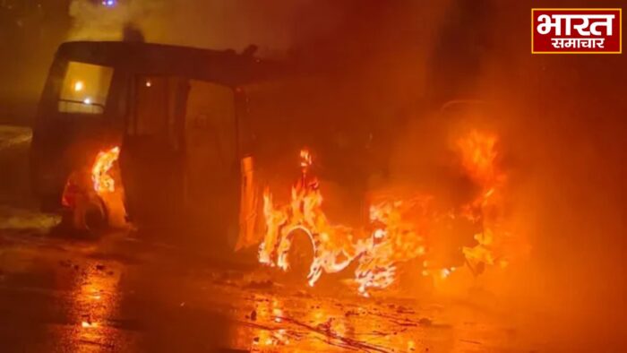 लखीमपुर में अंबेडकर मूर्ति विवाद से बढ़ी हिंसा, पुलिस और भीड़ के बीच हिंसक झड़प…
