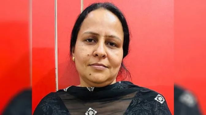 काकरोच जनता पार्टी के प्रदर्शन में शामिल होने की म