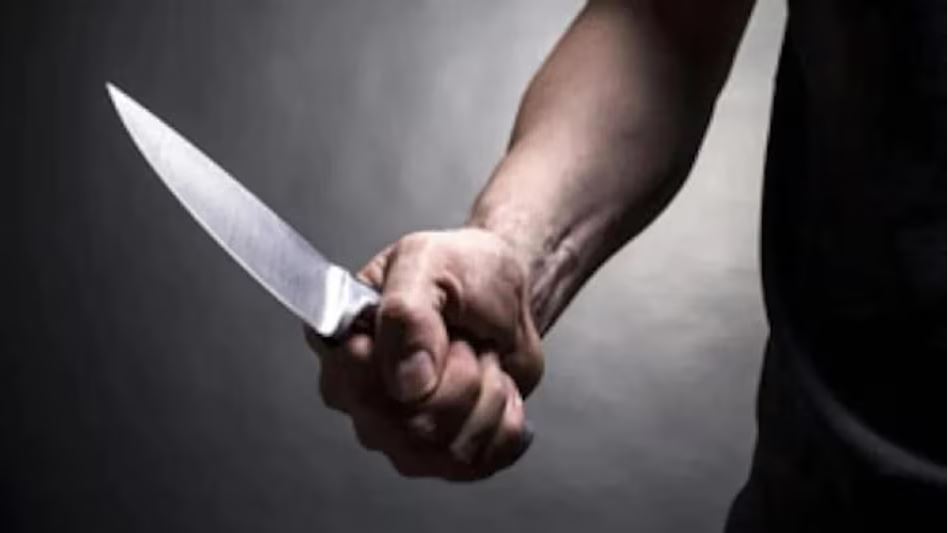 हापुड़ में एकतरफा प्यार का खूनी अंजाम, साथ जाने से किया मना तो पड़ोसी ने घर में घुसकर महिला की गर्दन पर चाकू से किया हमला – Bharat Samachar