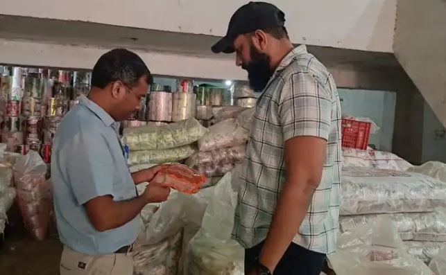 नोएडा में मिलावटी मसालों पर खाद्य विभाग की बड़ी का