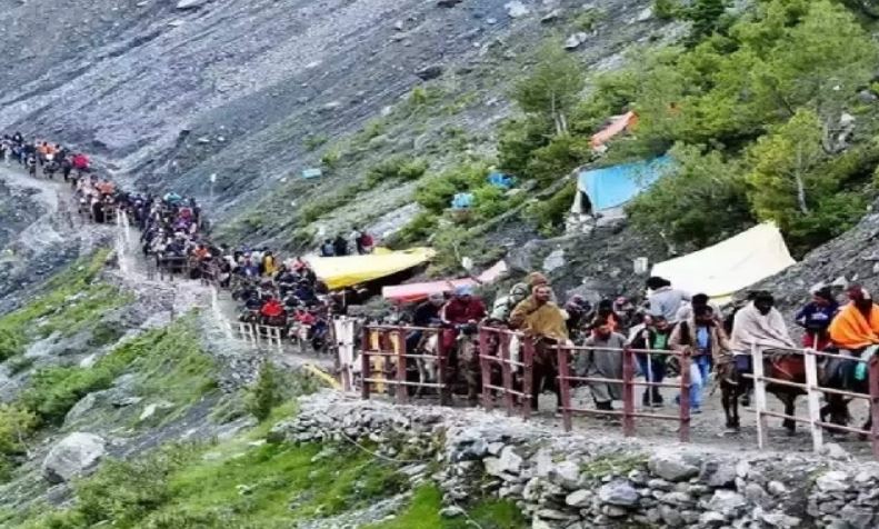 अमरनाथ यात्रा का पहला जत्था रवाना, “बम-बम भोले” के जयघोष से गूंजा परिसर, सुरक्षा के कड़े इंतजाम