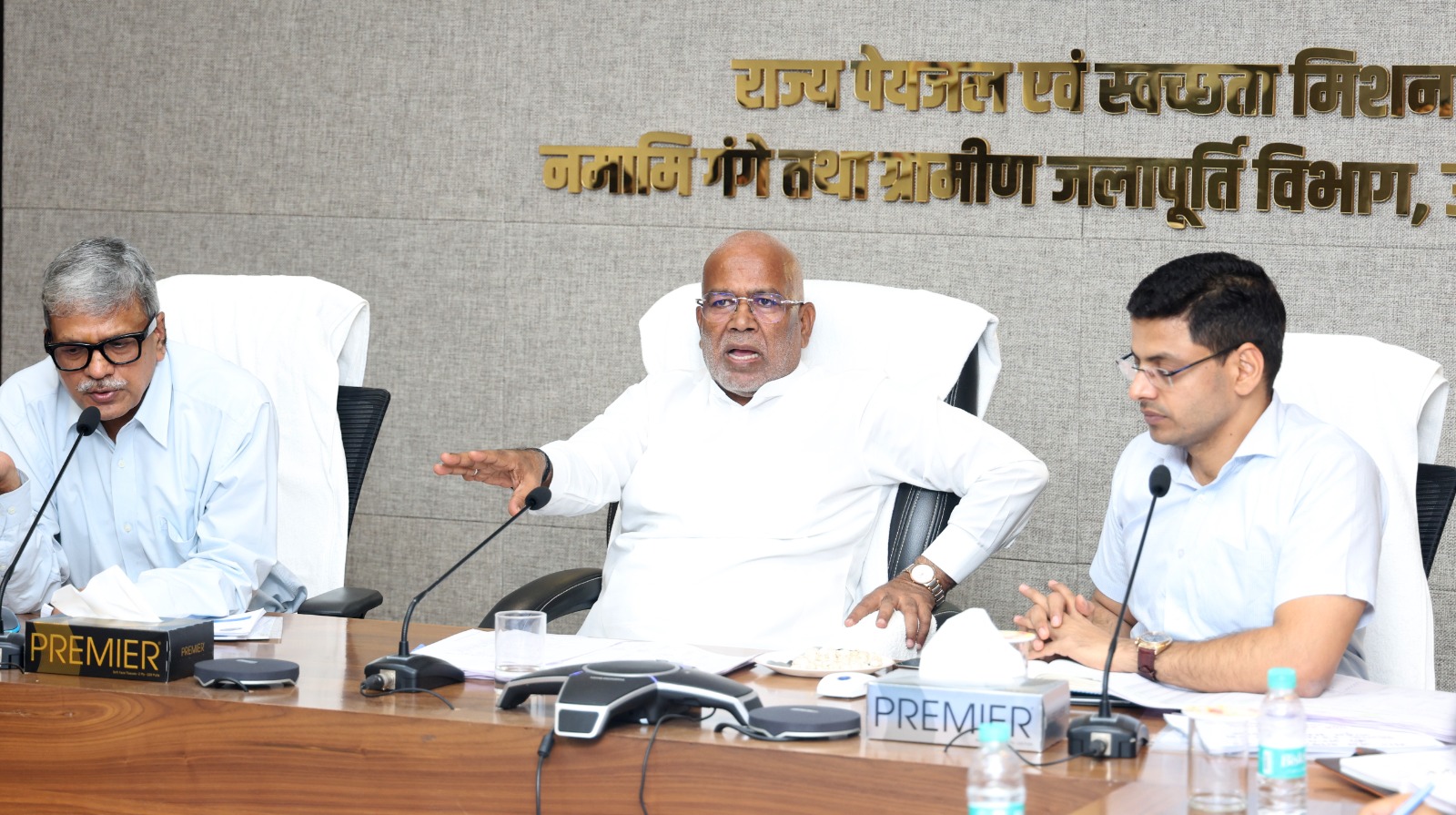 आर्सेनिक और फ्लोराइड प्रभावित गांवों में शुद्ध पेयजल की गारंटी, जलशक्ति मंत्री स्वतंत्र देव सिंह सख्त
