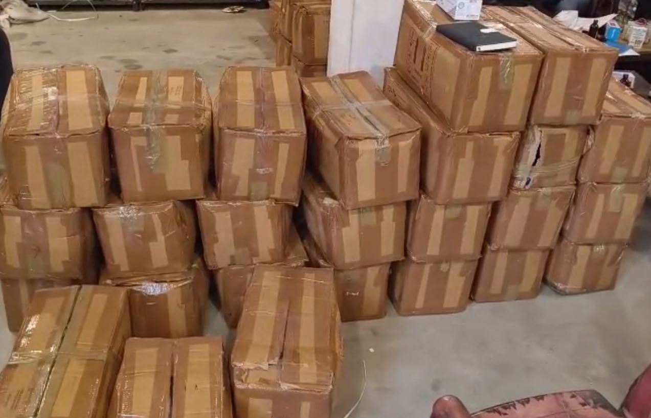 बहराइच में औषधि विभाग की बड़ी कार्रवाई, प्रतिबंधित कफ सिरप की खेप बरामद, 8 हजार सिरप बोतलें की गई सीज