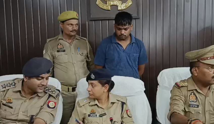 वाराणसी में फर्जी सब इंस्पेक्टर हुआ गिरफ्तार , ठगी मामले की जांच के दौरान खुलासा, लोगों से पैसे वसूलता था
